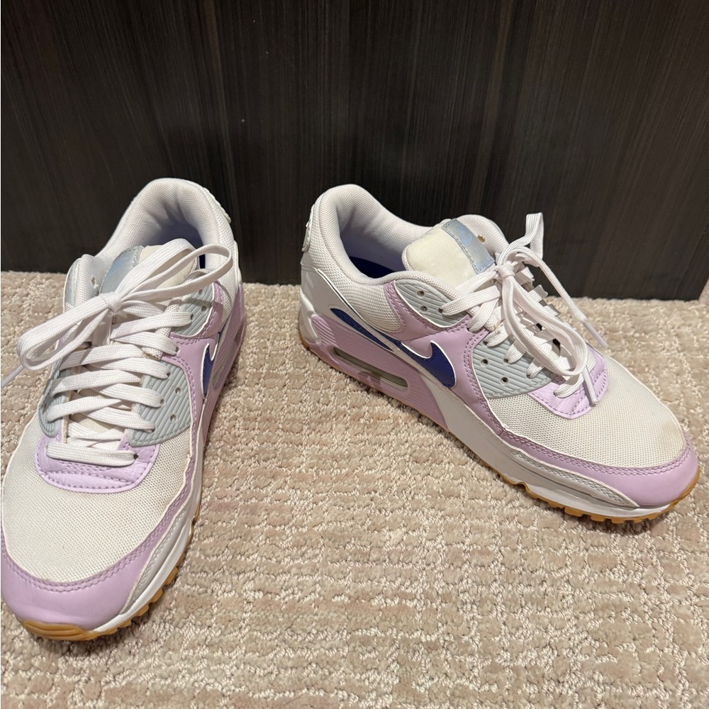 Nike Air Max 90 Women's White and Lavender Sneakers